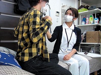 看護士の美女がナンパをされて、マスクで顔を隠しながらHな生配信を満喫して乱れることになる